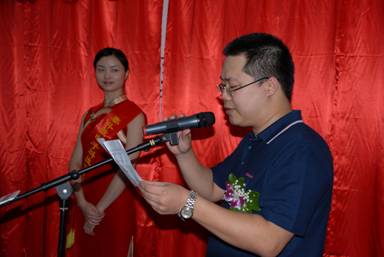 东莞市泰斗微电子科技有限公司总经理高峰主持剪彩仪式